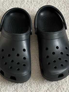 CROCS Classic Clog in Black excellent condition